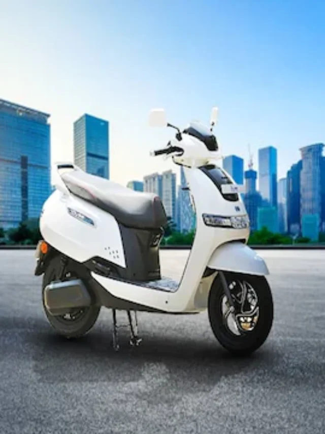 TVS के इलेक्ट्रिक स्कूटर के लिए ग्राहकों में दीवानगी, हाथों-हाथ हो रहा सेल
